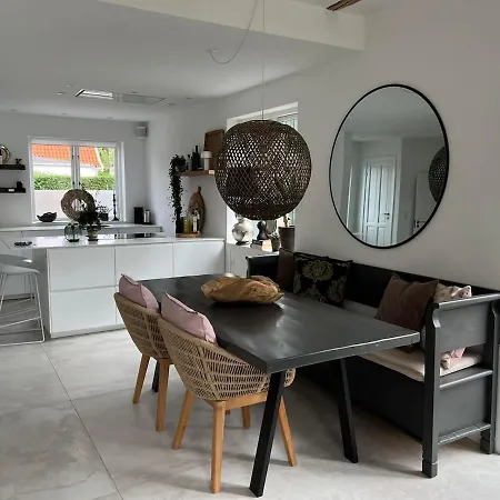 2br Close To The Ocean And Airport *